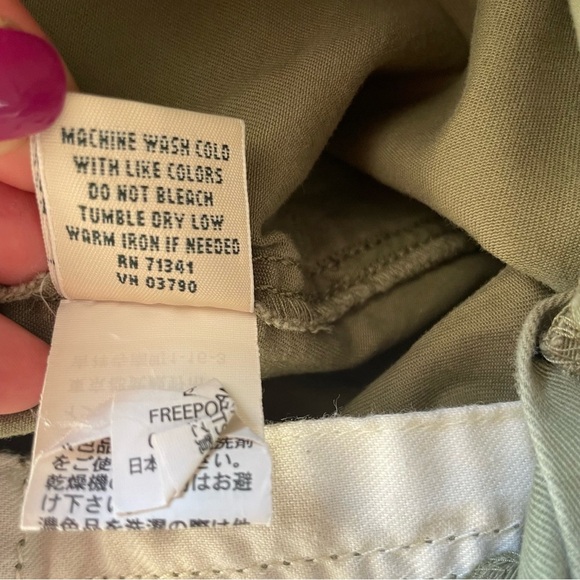 L.L. Bean Favourite Fit Women’s Green Khaki Cargo Shorts - Olive - Picture 7 of 10